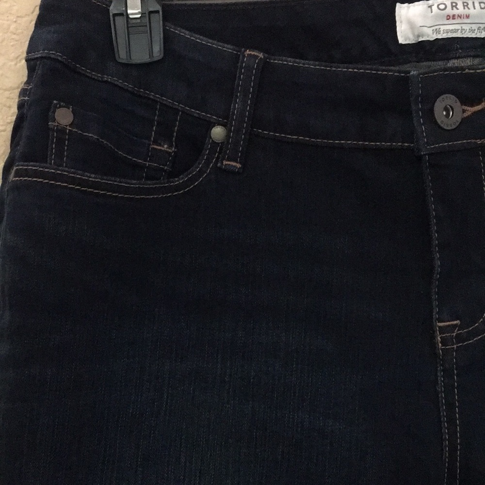 NWT Torrid Slim Bootcut Mid Rise Stretch Jean - Picture 6 of 14